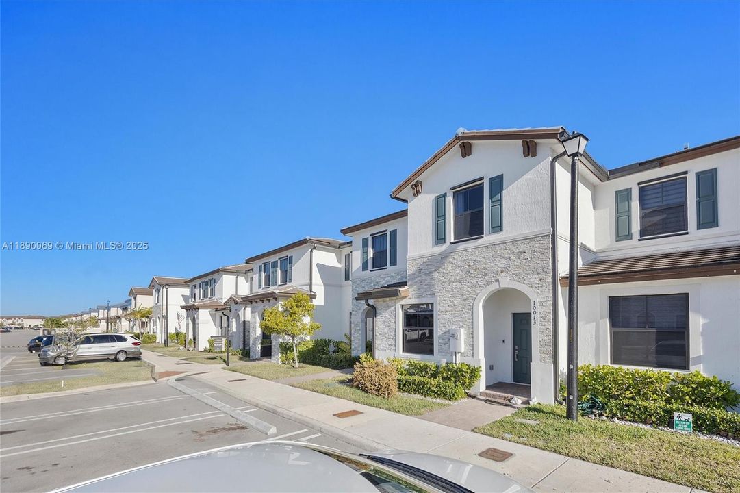 На продажу: $449,500 (3 спален, 2 ванн, 1587 Квадратных фут)