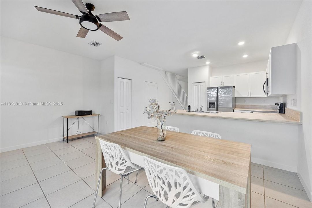 На продажу: $449,500 (3 спален, 2 ванн, 1587 Квадратных фут)