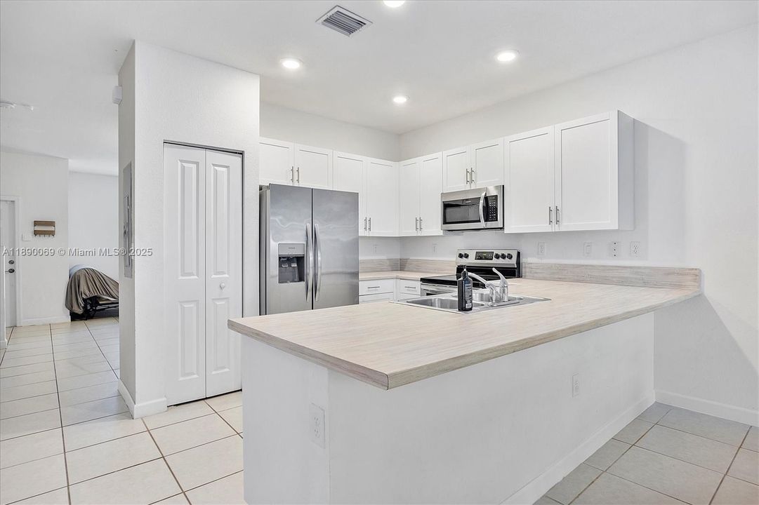 На продажу: $449,500 (3 спален, 2 ванн, 1587 Квадратных фут)