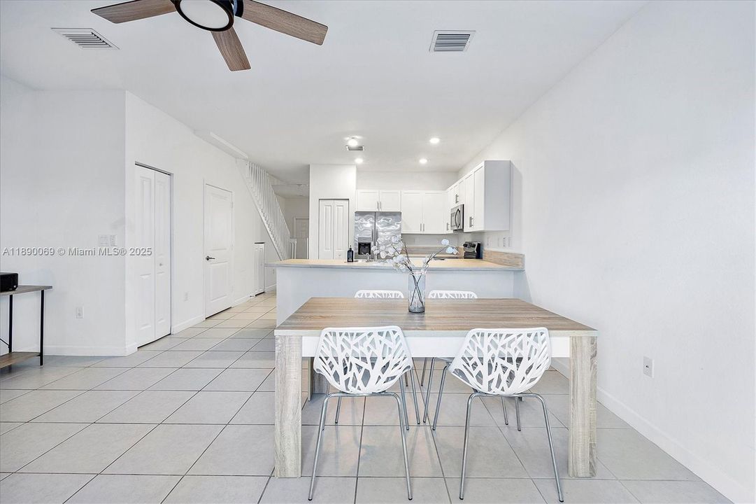 На продажу: $449,500 (3 спален, 2 ванн, 1587 Квадратных фут)