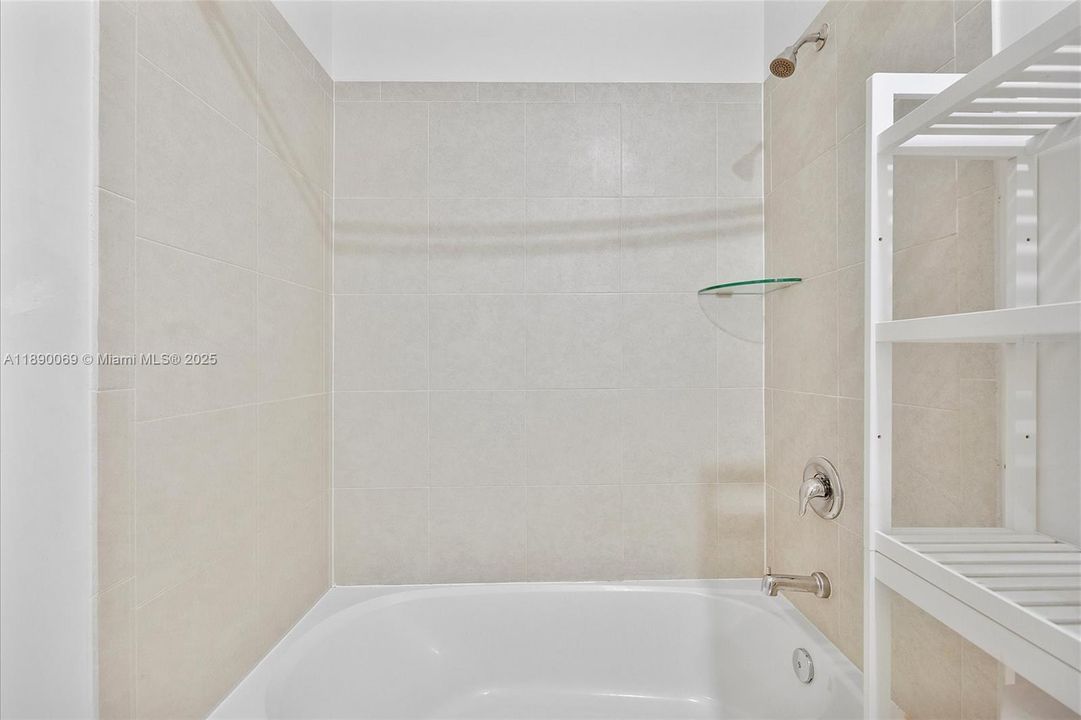 На продажу: $449,500 (3 спален, 2 ванн, 1587 Квадратных фут)