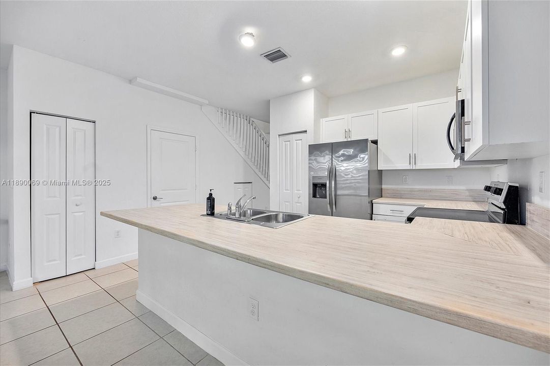 На продажу: $449,500 (3 спален, 2 ванн, 1587 Квадратных фут)