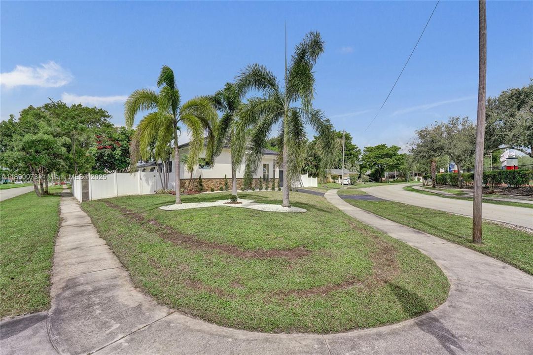 For Sale: $1,049,999 (4 beds, 3 baths, 2742 Square Feet)