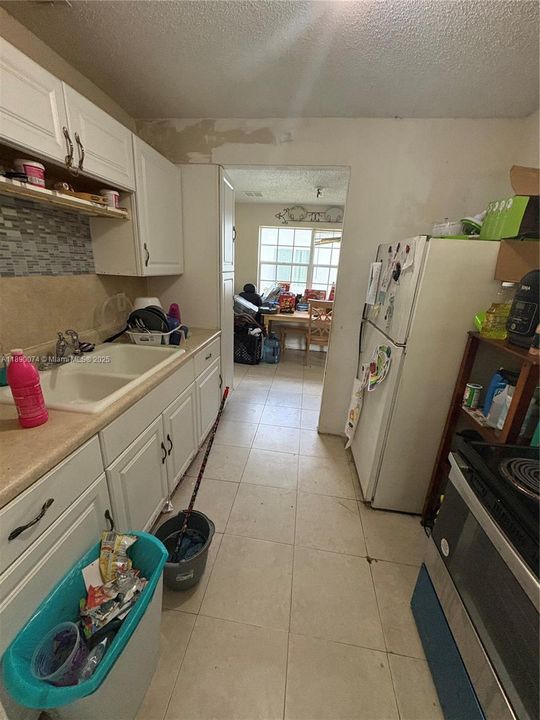 Active With Contract: $250,000 (2 beds, 1 baths, 1023 Square Feet)