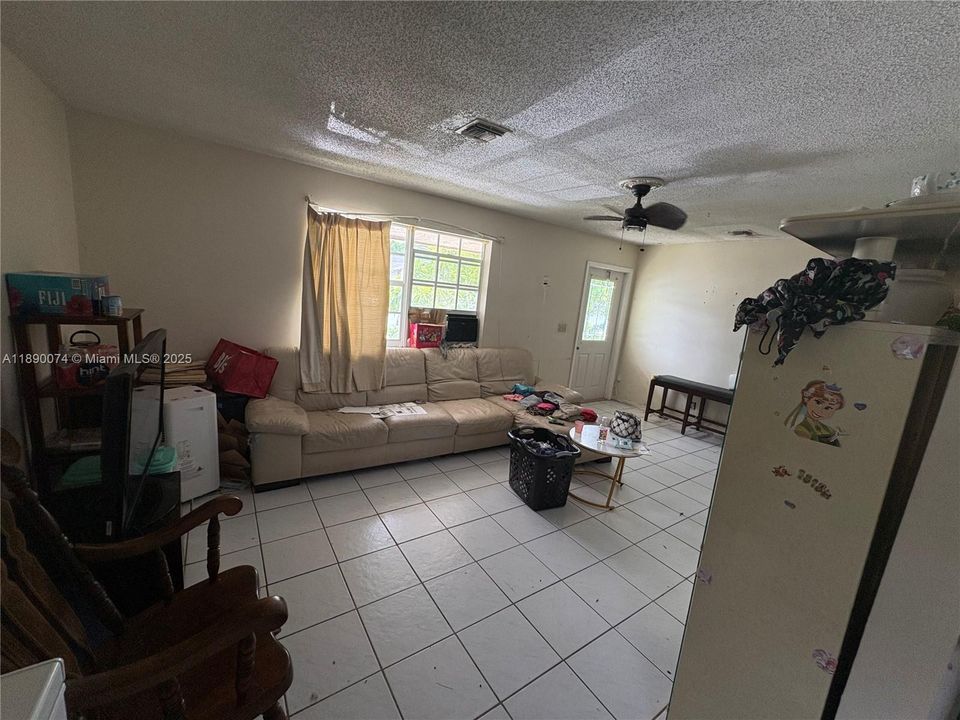 Active With Contract: $250,000 (2 beds, 1 baths, 1023 Square Feet)