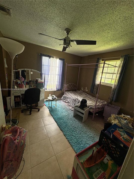 Active With Contract: $250,000 (2 beds, 1 baths, 1023 Square Feet)