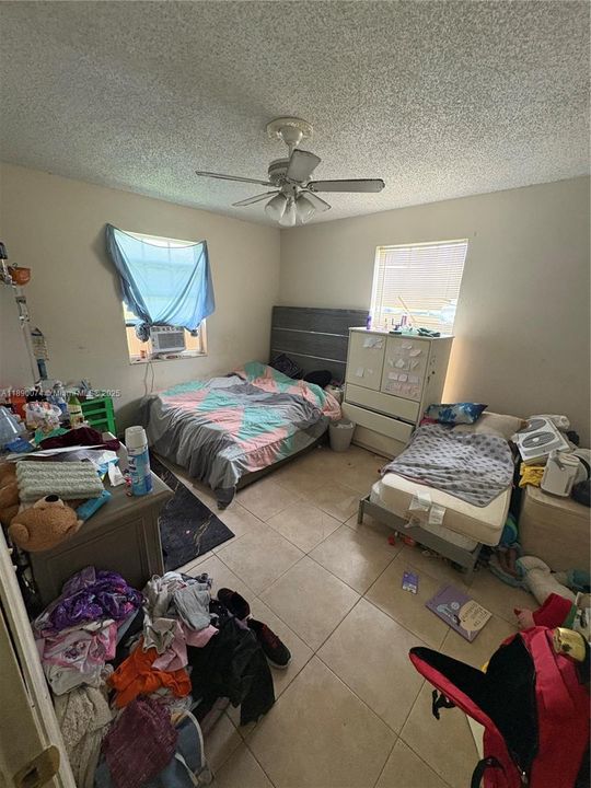 Active With Contract: $250,000 (2 beds, 1 baths, 1023 Square Feet)