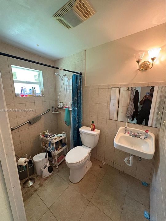 Active With Contract: $250,000 (2 beds, 1 baths, 1023 Square Feet)