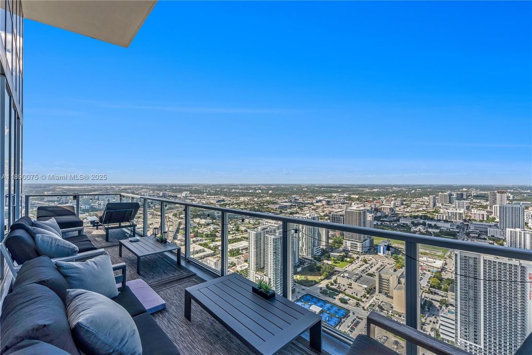 待售: $2,850,000 (2 贝兹, 2 浴室, 3017 平方英尺)