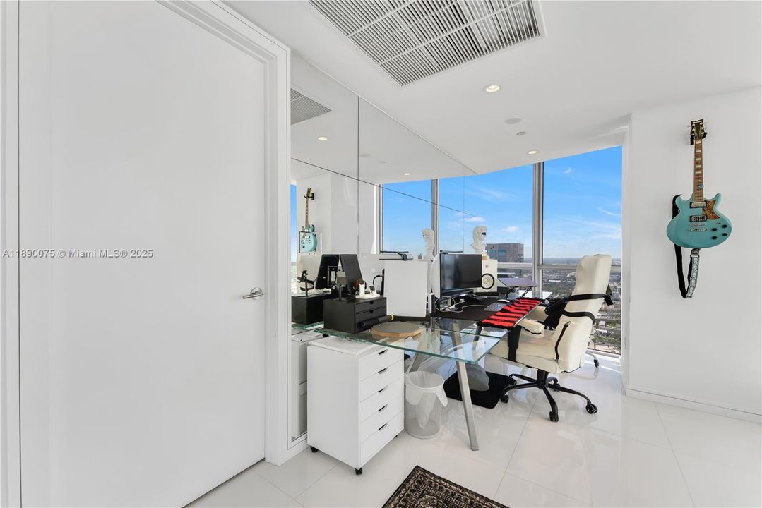 待售: $2,850,000 (2 贝兹, 2 浴室, 3017 平方英尺)