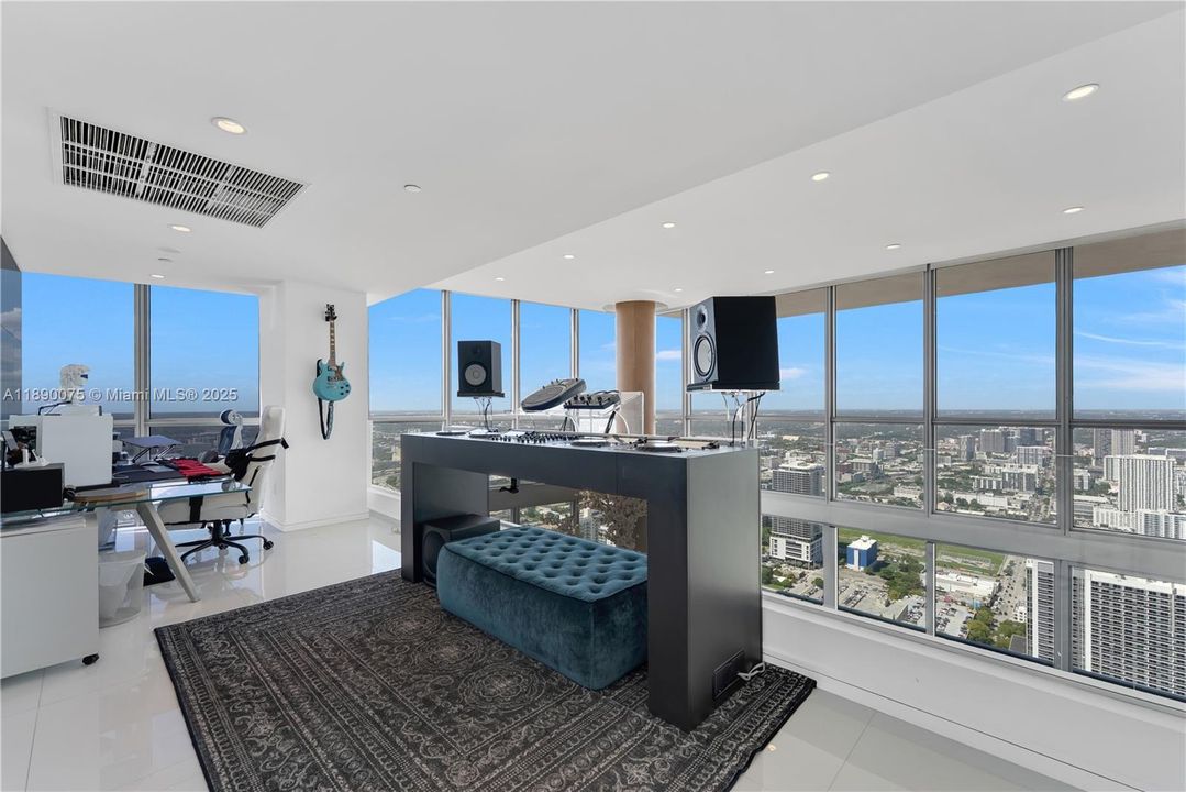 待售: $2,850,000 (2 贝兹, 2 浴室, 3017 平方英尺)