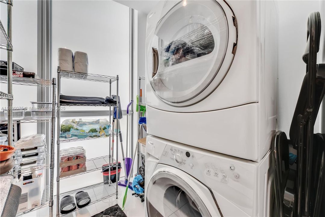 待售: $2,850,000 (2 贝兹, 2 浴室, 3017 平方英尺)