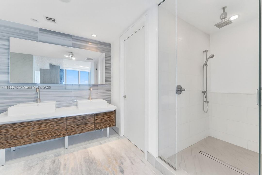 待售: $2,850,000 (2 贝兹, 2 浴室, 3017 平方英尺)