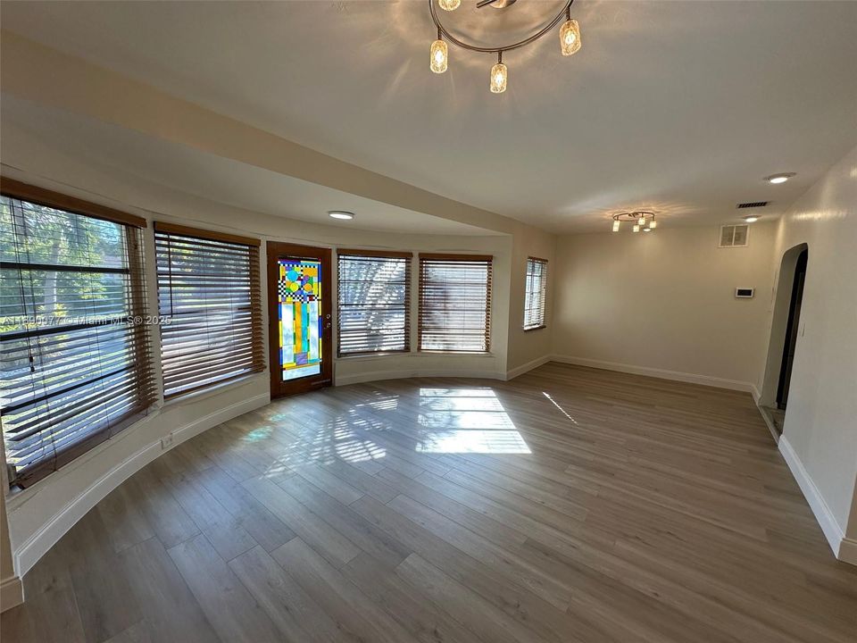 Active With Contract: $3,200 (4 beds, 2 baths, 1450 Square Feet)