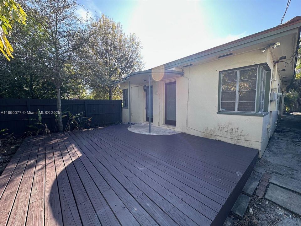 Active With Contract: $3,200 (4 beds, 2 baths, 1450 Square Feet)