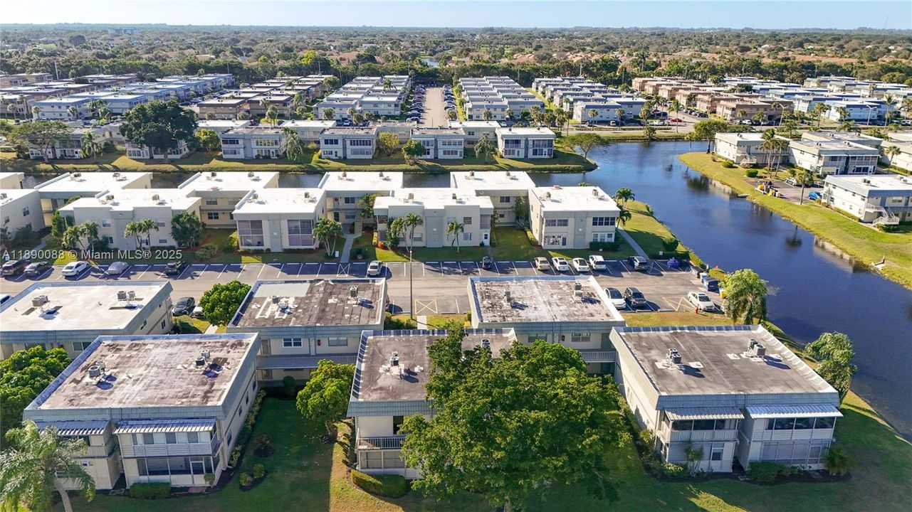 En Venta: $128,999 (2 camas, 2 baños, 880 Pies cuadrados)