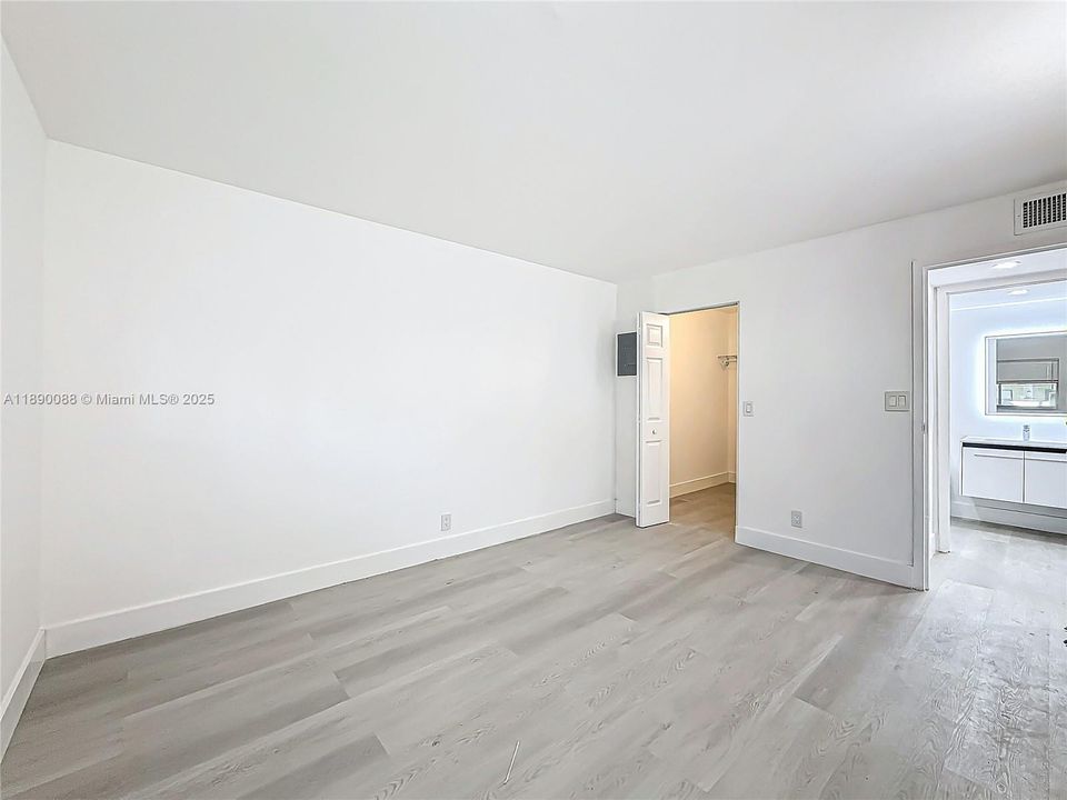 En Venta: $128,999 (2 camas, 2 baños, 880 Pies cuadrados)