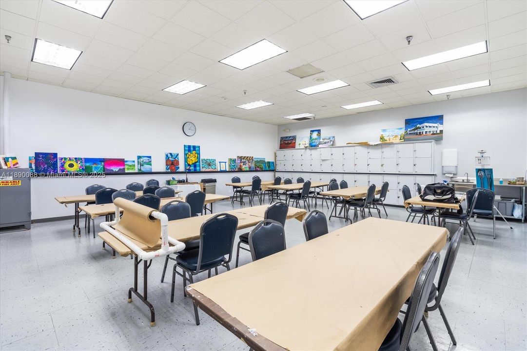 En Venta: $128,999 (2 camas, 2 baños, 880 Pies cuadrados)