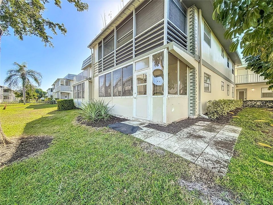 En Venta: $128,999 (2 camas, 2 baños, 880 Pies cuadrados)