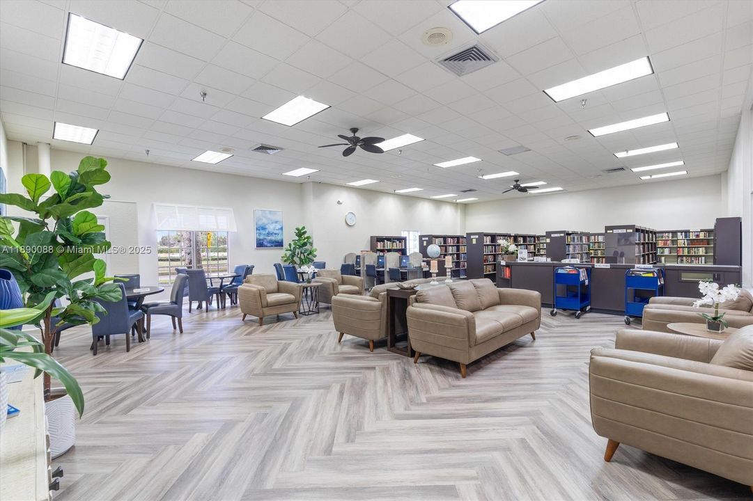 En Venta: $128,999 (2 camas, 2 baños, 880 Pies cuadrados)