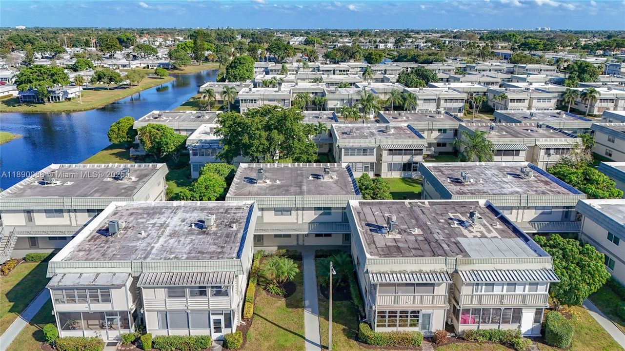 En Venta: $128,999 (2 camas, 2 baños, 880 Pies cuadrados)