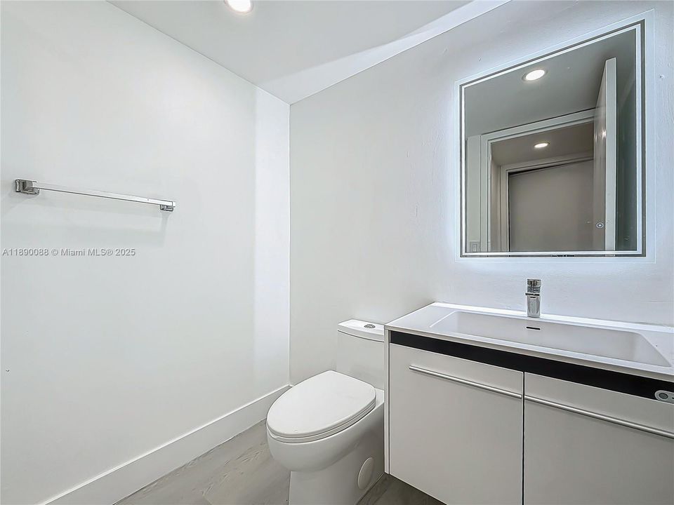 En Venta: $128,999 (2 camas, 2 baños, 880 Pies cuadrados)