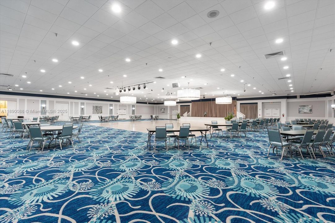 En Venta: $128,999 (2 camas, 2 baños, 880 Pies cuadrados)