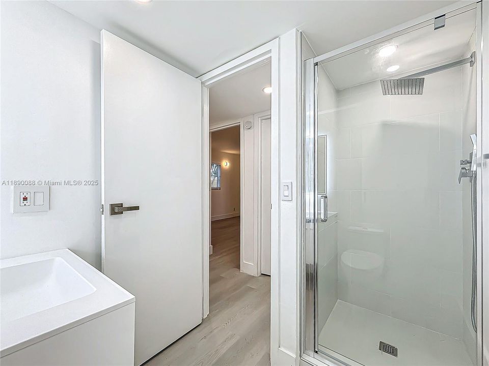 En Venta: $128,999 (2 camas, 2 baños, 880 Pies cuadrados)