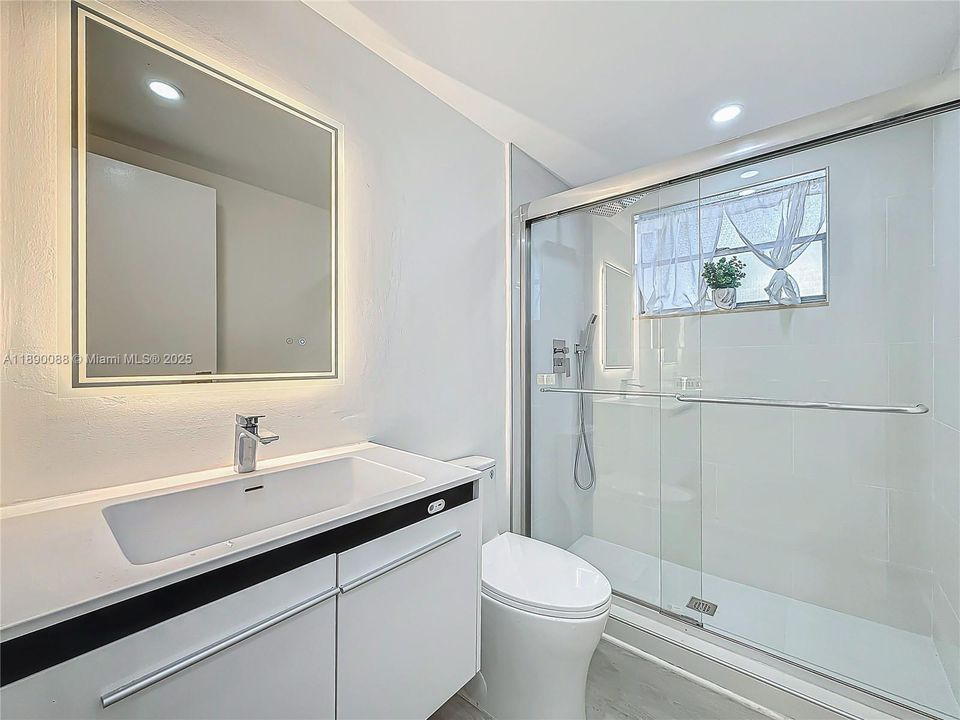 En Venta: $128,999 (2 camas, 2 baños, 880 Pies cuadrados)