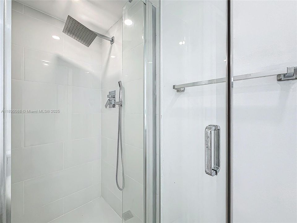 En Venta: $128,999 (2 camas, 2 baños, 880 Pies cuadrados)