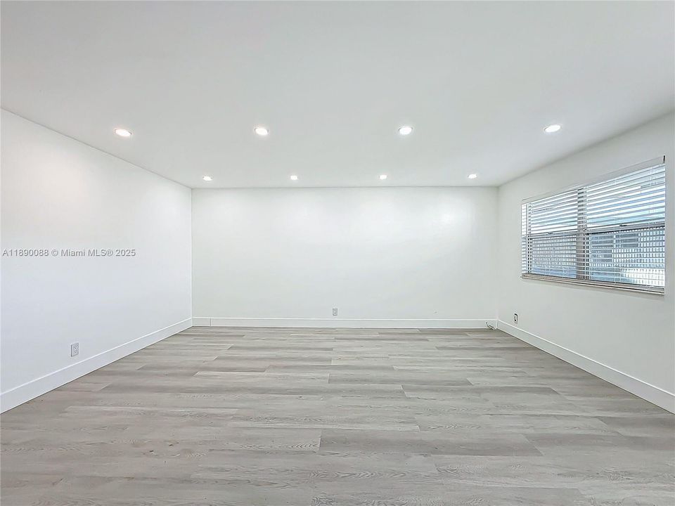 En Venta: $128,999 (2 camas, 2 baños, 880 Pies cuadrados)