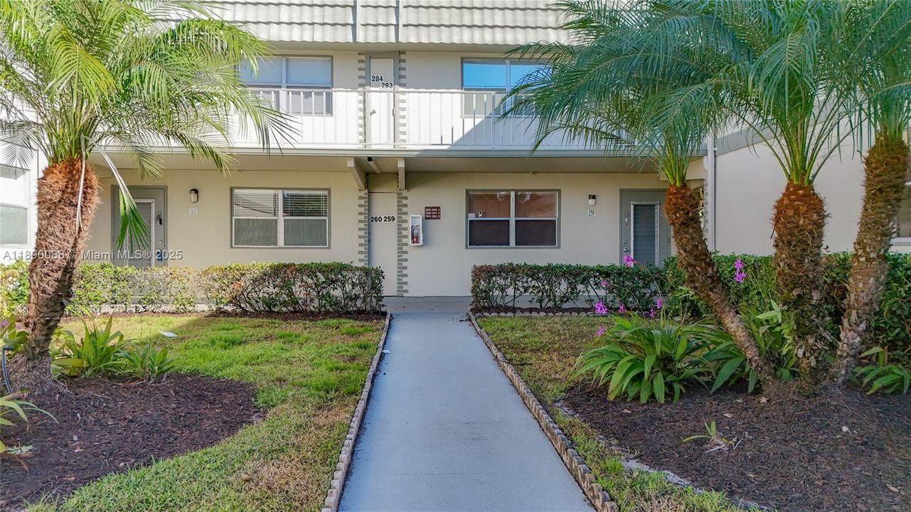 En Venta: $128,999 (2 camas, 2 baños, 880 Pies cuadrados)