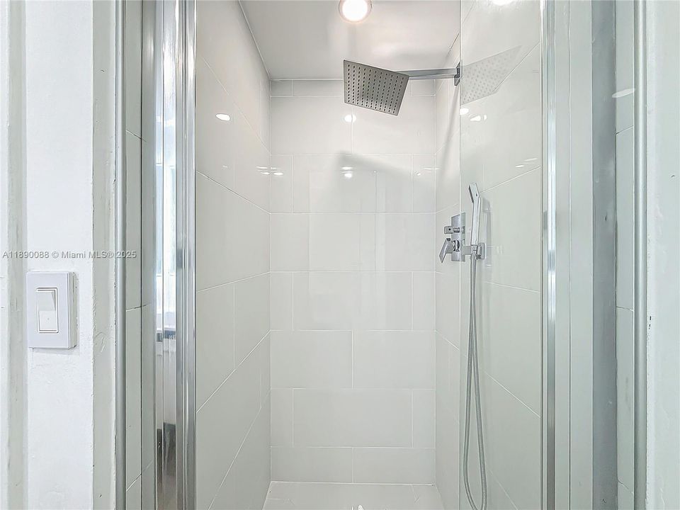 En Venta: $128,999 (2 camas, 2 baños, 880 Pies cuadrados)