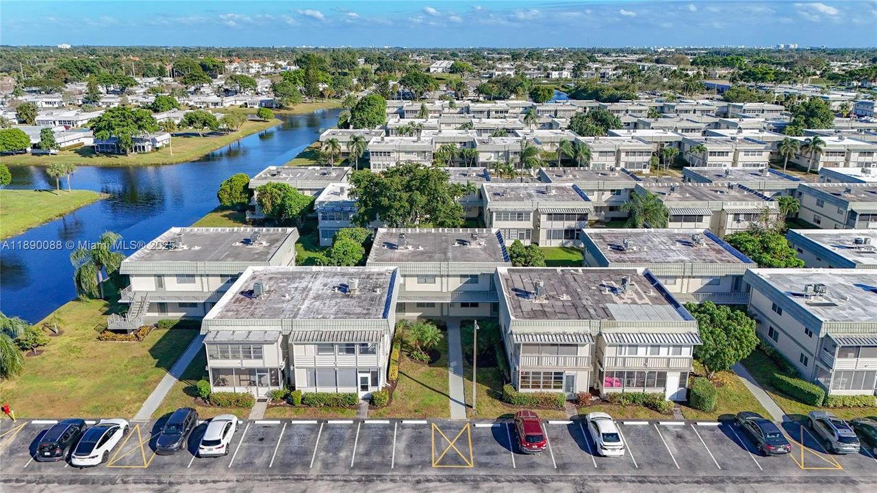 En Venta: $128,999 (2 camas, 2 baños, 880 Pies cuadrados)