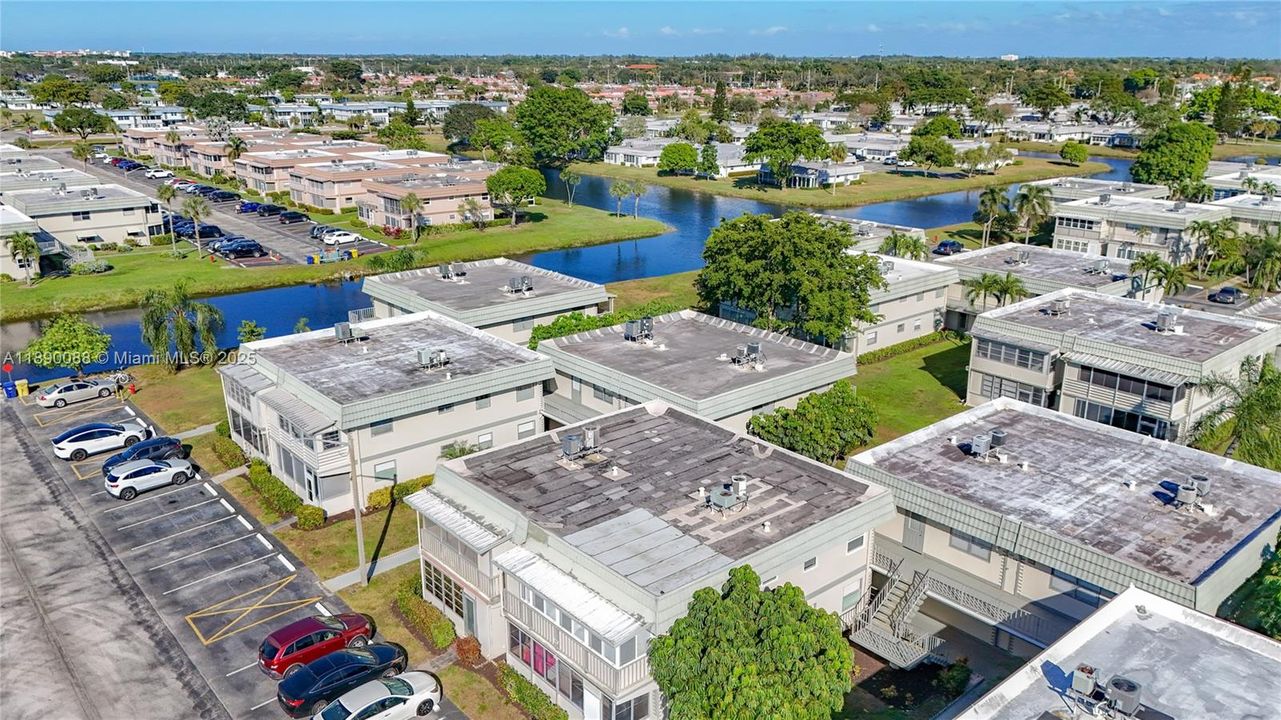 En Venta: $128,999 (2 camas, 2 baños, 880 Pies cuadrados)