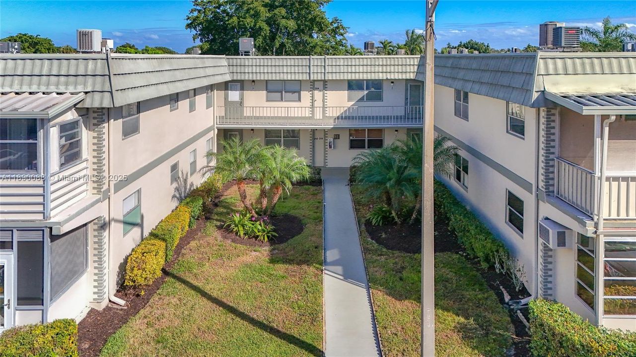 En Venta: $128,999 (2 camas, 2 baños, 880 Pies cuadrados)