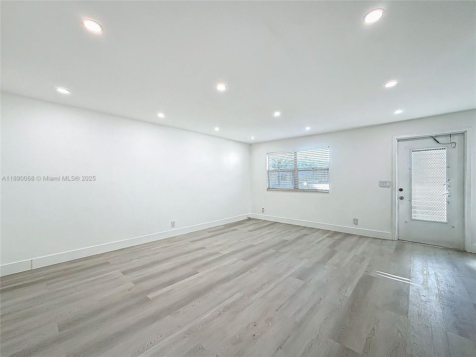 En Venta: $128,999 (2 camas, 2 baños, 880 Pies cuadrados)