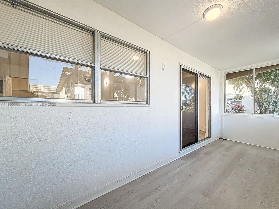 En Venta: $128,999 (2 camas, 2 baños, 880 Pies cuadrados)