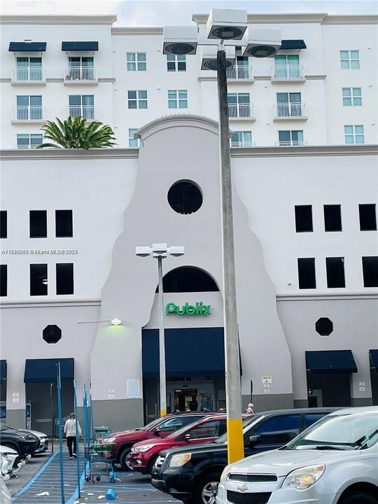 待售: $325,000 (1 贝兹, 1 浴室, 770 平方英尺)