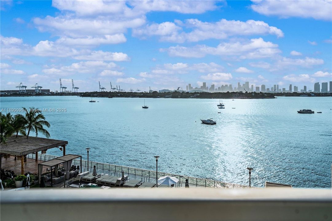 待售: $410,000 (1 贝兹, 1 浴室, 694 平方英尺)