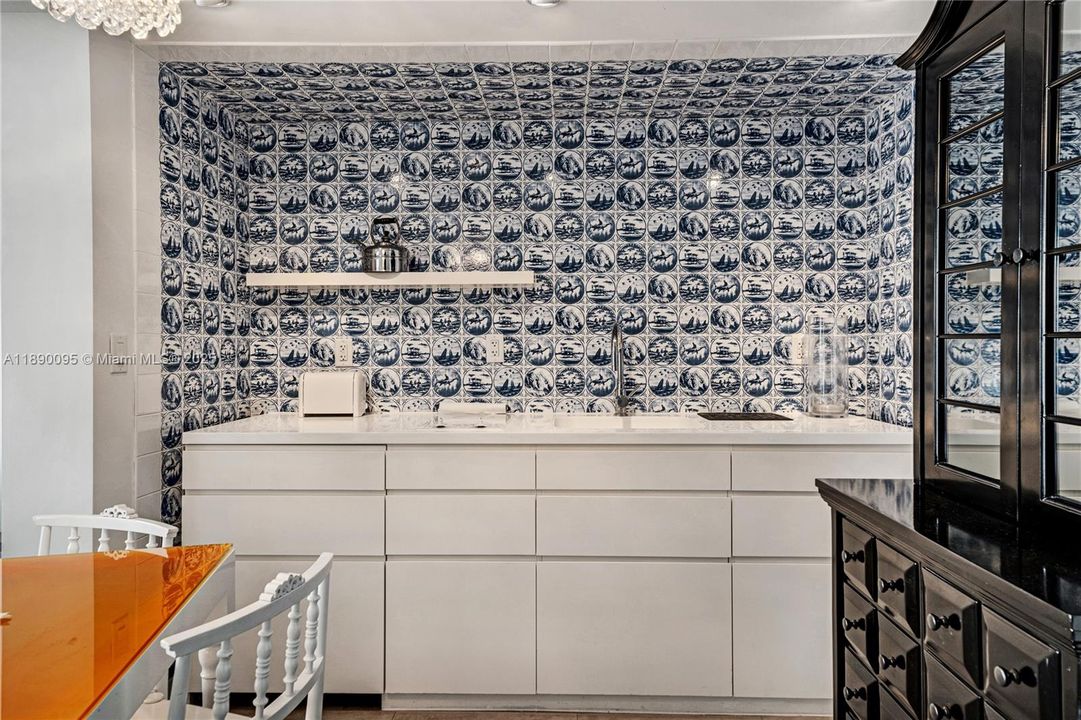 待售: $410,000 (1 贝兹, 1 浴室, 694 平方英尺)