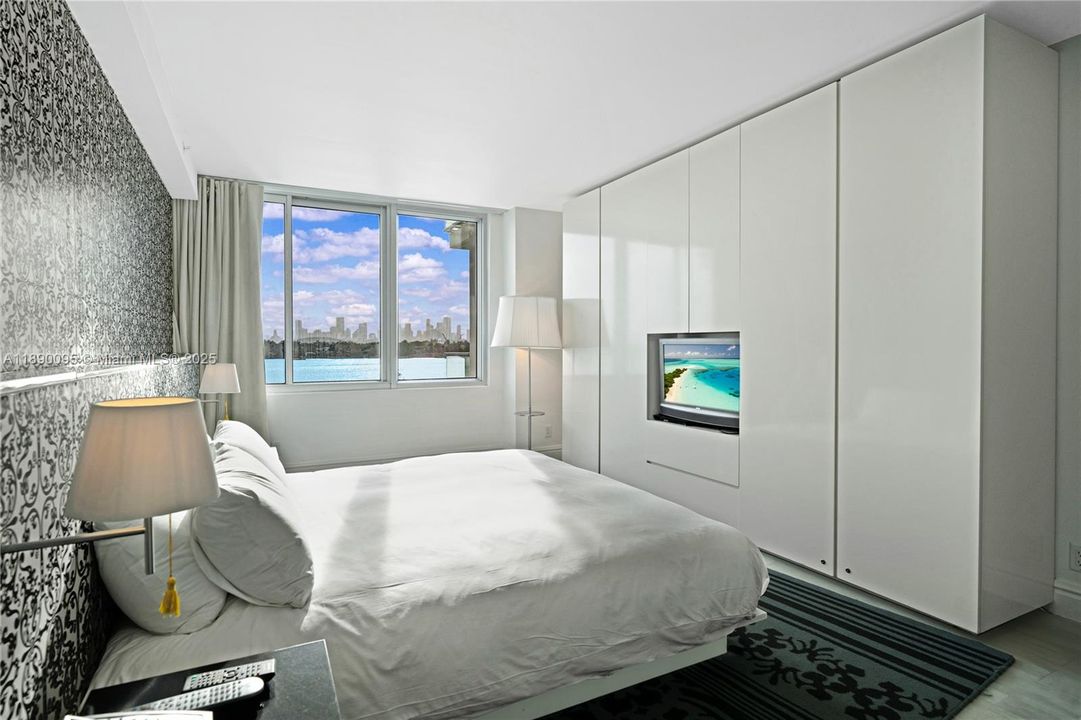 待售: $410,000 (1 贝兹, 1 浴室, 694 平方英尺)