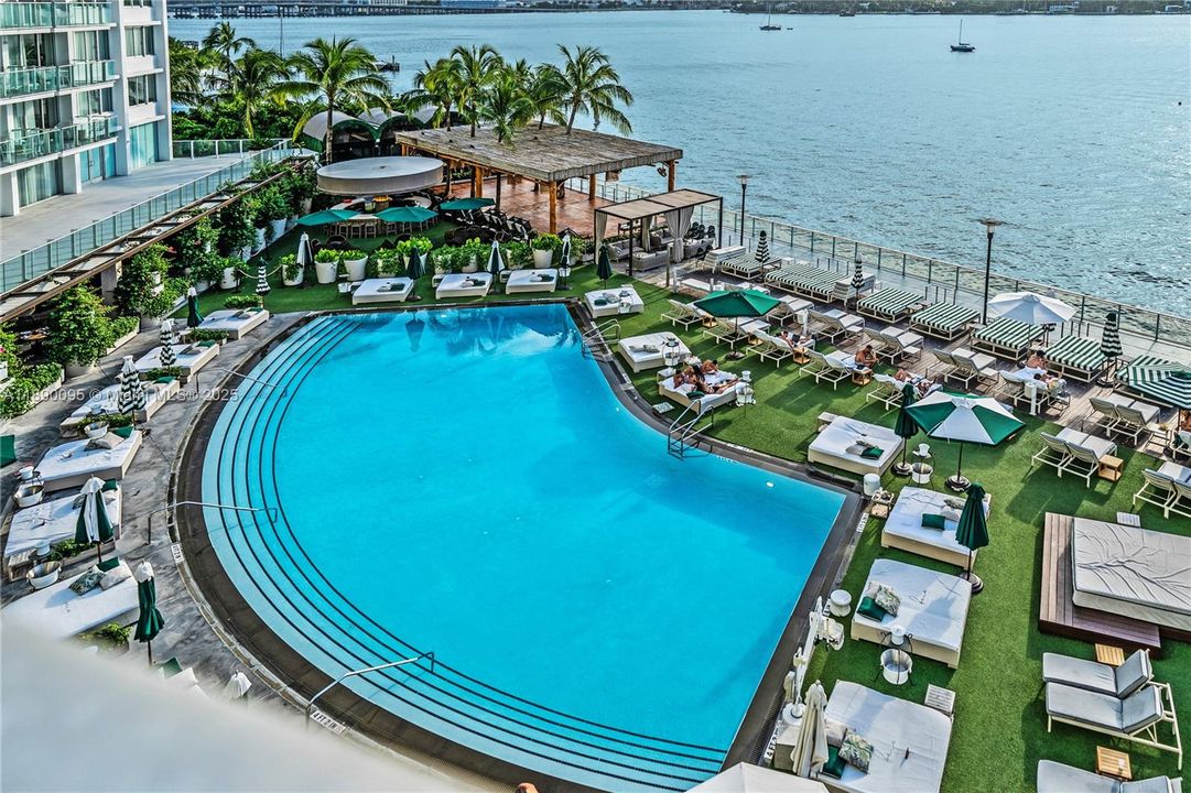 待售: $410,000 (1 贝兹, 1 浴室, 694 平方英尺)