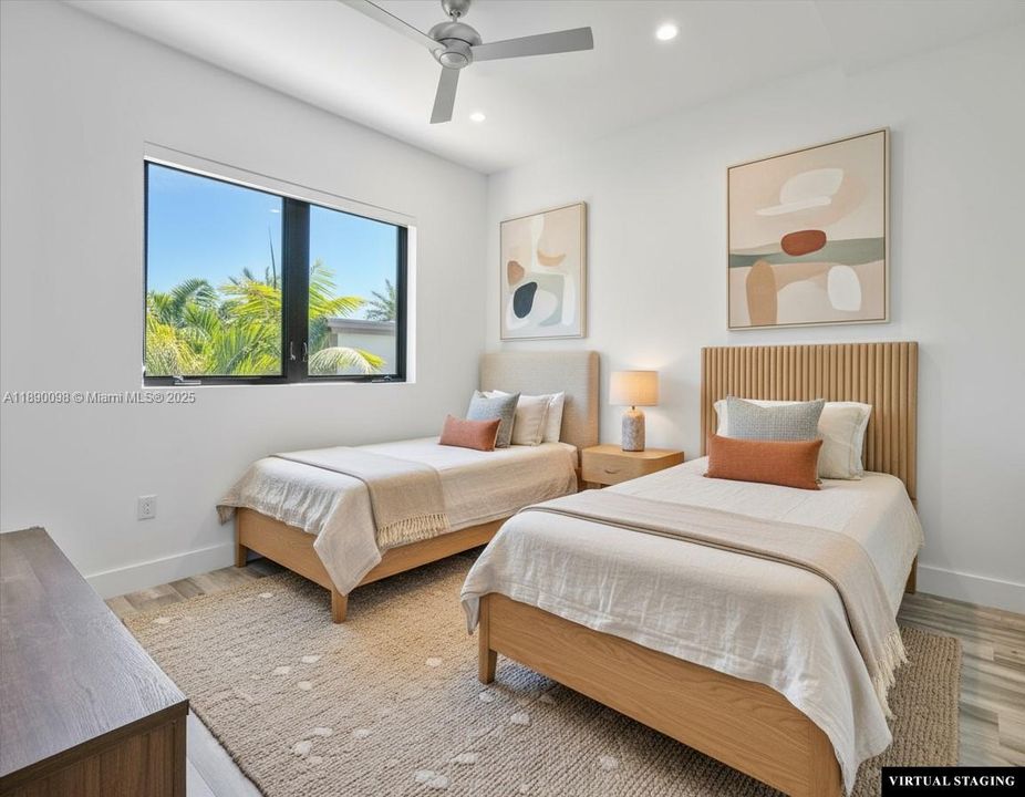 待售: $2,600,000 (4 贝兹, 3 浴室, 2736 平方英尺)