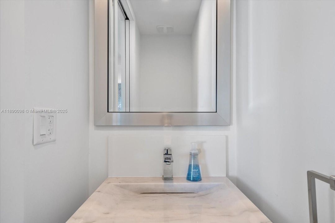 待售: $2,600,000 (4 贝兹, 3 浴室, 2736 平方英尺)