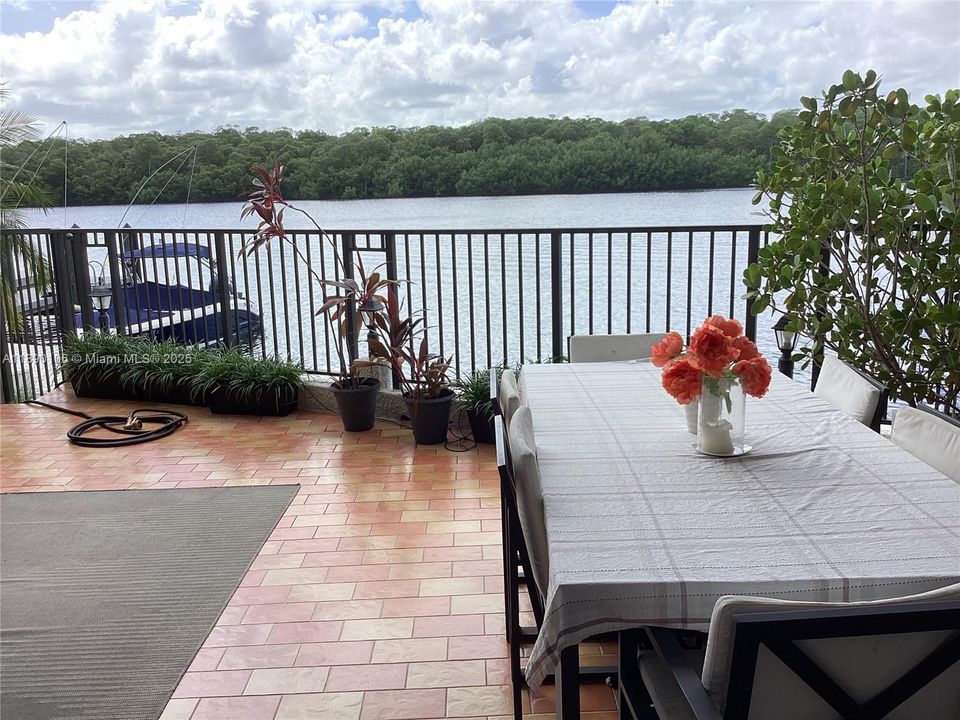 Active With Contract: $5,800 (3 beds, 2 baths, 2370 Square Feet)