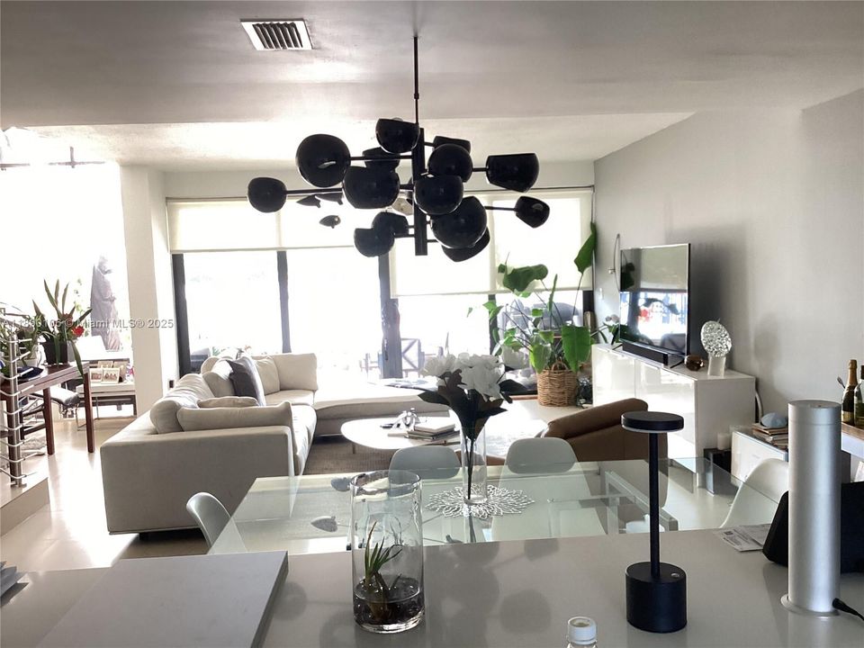 Active With Contract: $5,800 (3 beds, 2 baths, 2370 Square Feet)