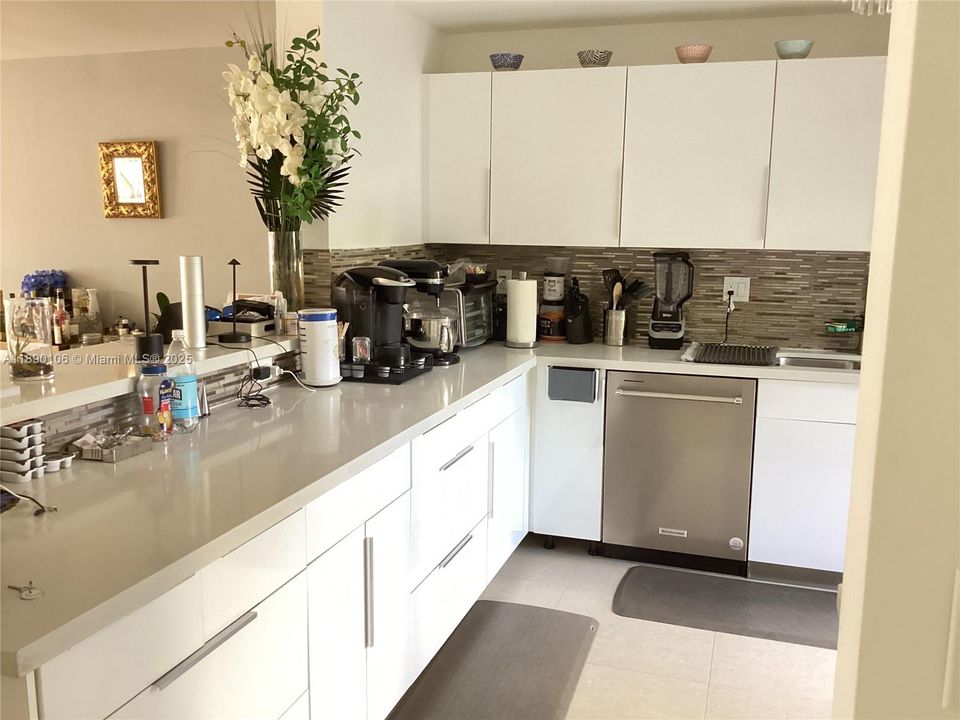 Active With Contract: $5,800 (3 beds, 2 baths, 2370 Square Feet)