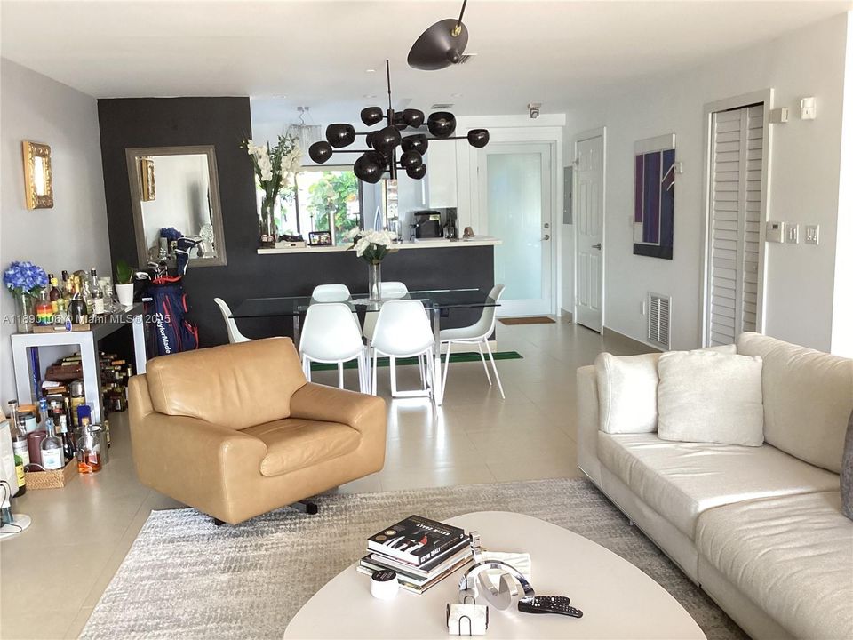 Active With Contract: $5,800 (3 beds, 2 baths, 2370 Square Feet)