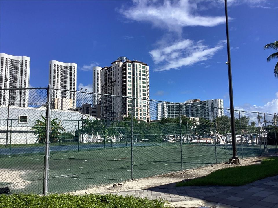 Active With Contract: $5,800 (3 beds, 2 baths, 2370 Square Feet)